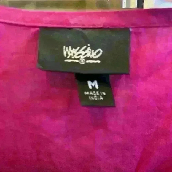 COPY - Magenta cotton top with beautiful embroidery detail. Size Medium. - Picture 3 of 5